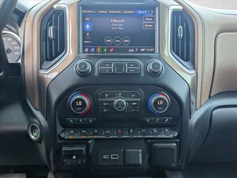 Used 2019 Chevrolet Silverado 1500 High Country w/ Technology Package AWD/4WD image 12