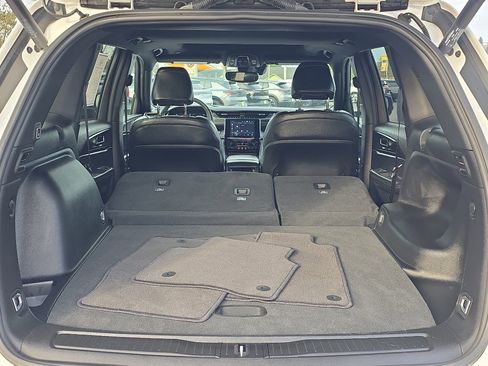 Used 2024 Jeep Grand Cherokee Altitude image 10