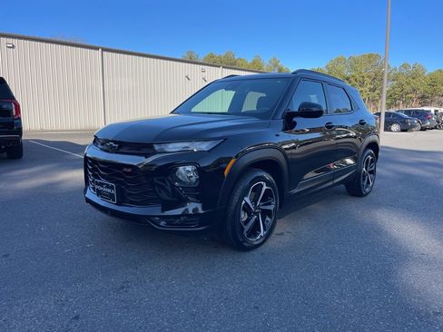 Used 2023 Chevrolet TrailBlazer RS w/ Sun and Liftgate Package image 2