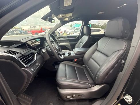 Used 2025 GMC Acadia Elevation w/ Elevation Premium Package FWD image 28