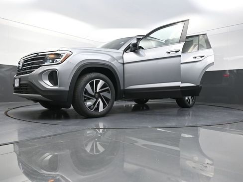 New 2026 Volkswagen Atlas SE image 29