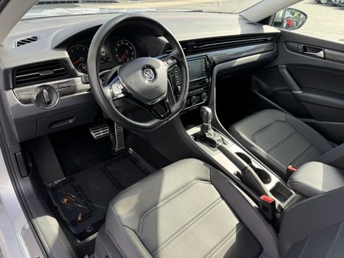 Used 2020 Volkswagen Passat 2.0T R-Line image 16