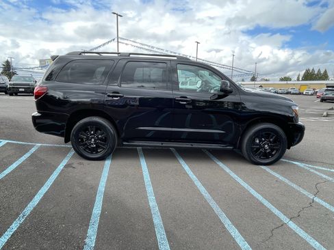 Used 2018 Toyota Sequoia TRD Sport AWD/4WD image 6