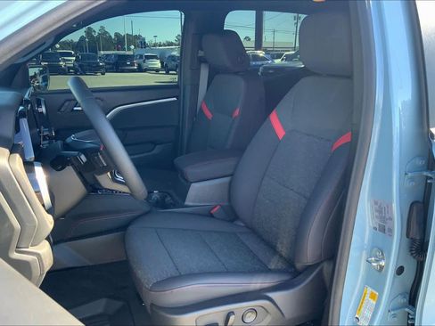 Used 2025 Chevrolet Colorado Z71 image 7