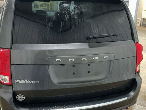 Used 2019 Dodge Grand Caravan SE w/ UConnect Hands-Free Group image 7
