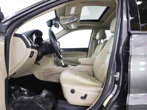 Used 2016 Jeep Grand Cherokee Limited w/ Trailer Tow Group IV image 23