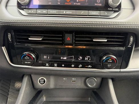 Used 2021 Nissan Rogue SV image 15