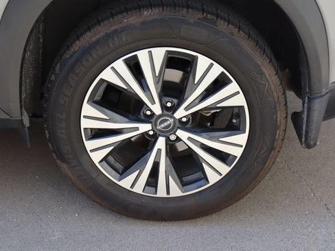 Used 2023 Nissan Rogue SV FWD image 27
