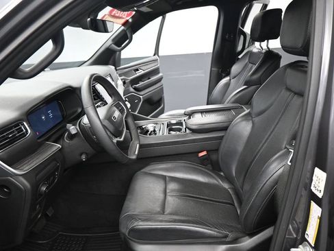 Used 2024 Jeep Wagoneer Series II w/ Flexible Seating Group RWD image 9