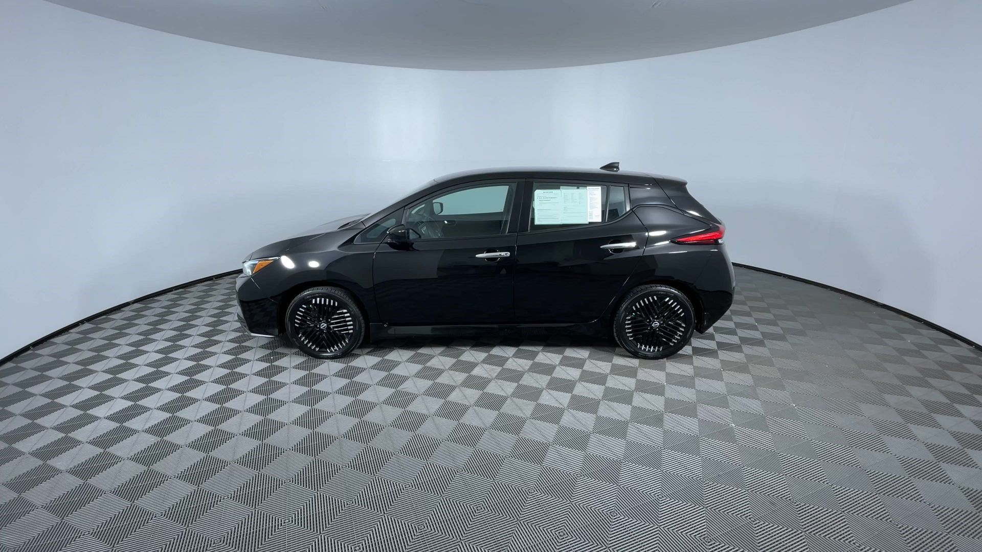 Certified 2025 Nissan Leaf SV Plus FWD image 5