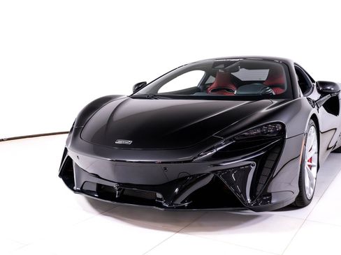 Used 2024 McLaren Artura RWD image 10