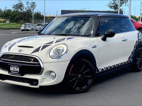 Used 2018 MINI Cooper S image 2