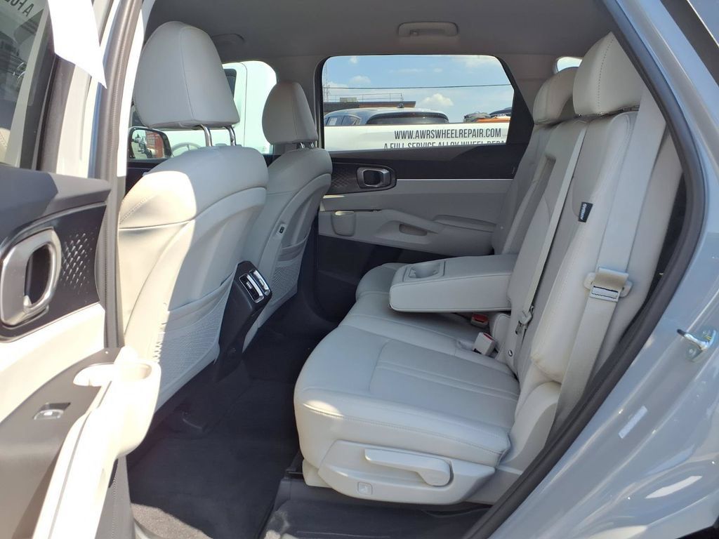 Used 2025 Kia Sorento S AWD/4WD image 19