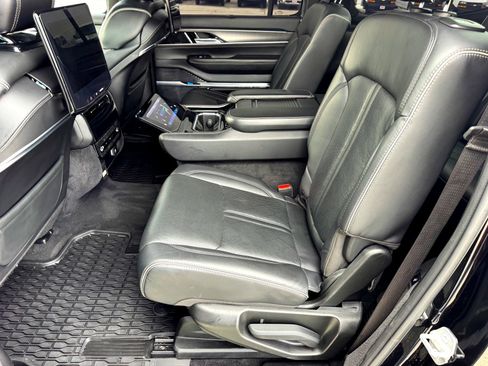 Used 2022 Jeep Grand Wagoneer Series II image 25