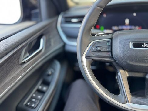 Certified 2024 Jeep Grand Cherokee L Limited w/ Luxury Tech Group II image 7