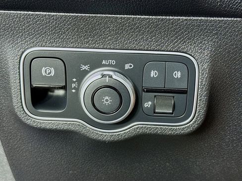 Used 2024 Mercedes-Benz GLB 250 4MATIC image 14