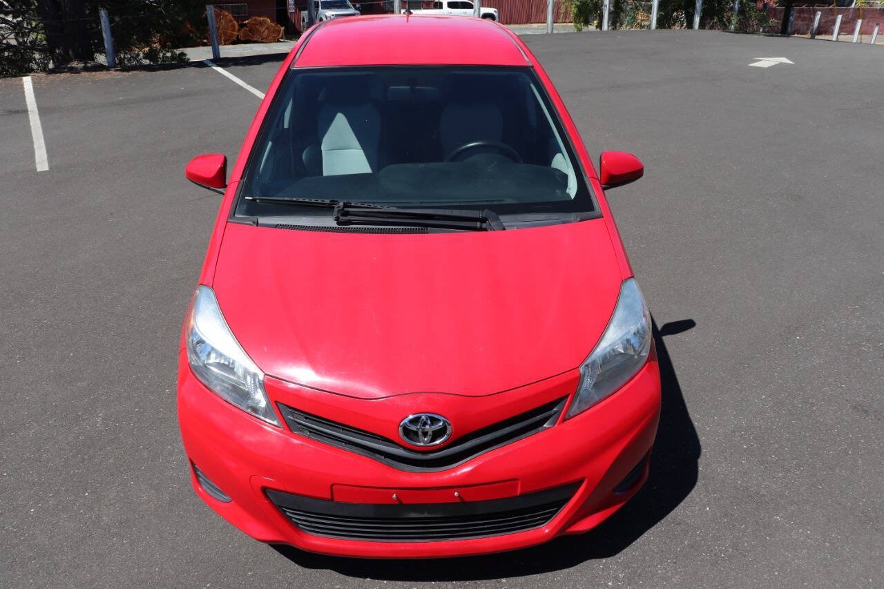 Used 2014 Toyota Yaris L FWD image 2