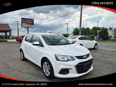 Used 2020 Chevrolet Sonic LT FWD image 1