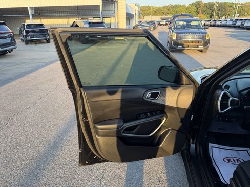 Used 2022 Kia Soul LX FWD image 9