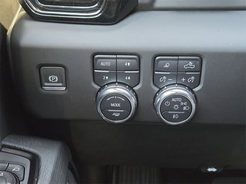 Used 2025 GMC Sierra 2500 AT4X image 24