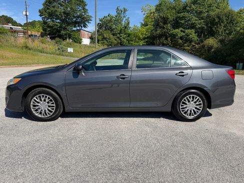 Used 2014 Toyota Camry FWD image 2