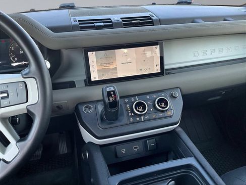 Used 2022 Land Rover Defender 110 X-Dynamic SE AWD/4WD image 11