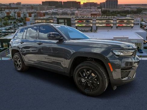New 2025 Jeep Grand Cherokee Altitude image 1