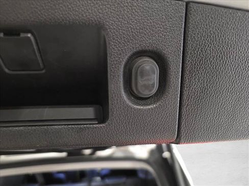Used 2019 Chevrolet Suburban Premier AWD/4WD image 12