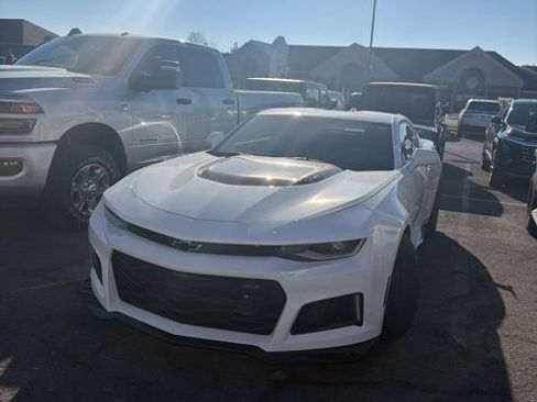 Used 2021 Chevrolet Camaro ZL1 image 2