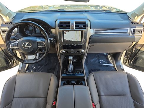 Used 2021 Lexus GX 460 Premium w/ Premium Package image 9