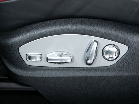 Certified 2025 Porsche Macan image 17