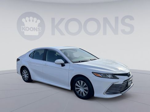Used 2021 Toyota Camry LE image 10