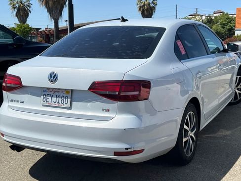 Used 2018 Volkswagen Jetta SE image 4