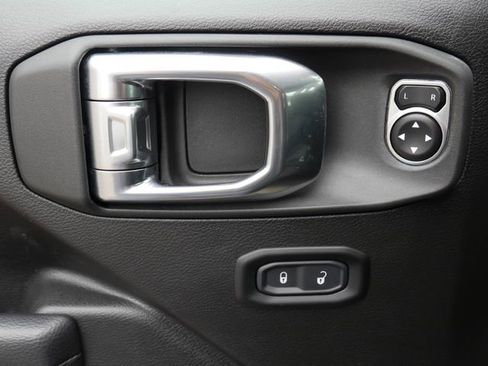 Used 2025 Jeep Wrangler Unlimited Sport AWD/4WD image 13
