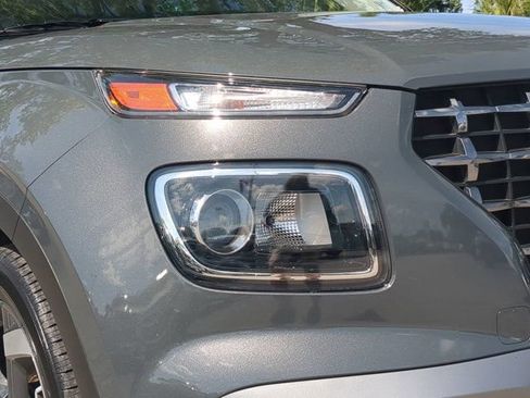 Used 2025 Hyundai Venue SEL FWD image 9