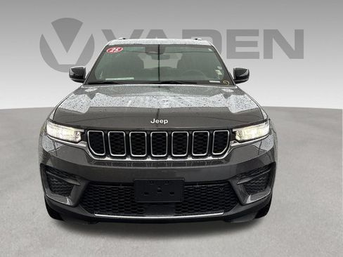 Used 2025 Jeep Grand Cherokee Laredo RWD image 10