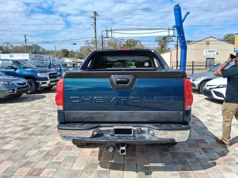 Used 2004 Chevrolet Avalanche Z66 w/ Preferred Equipment Group image 2