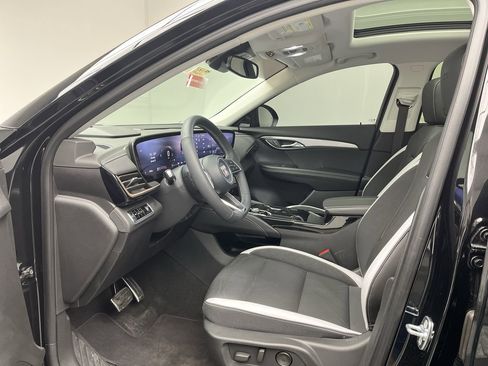 Certified 2025 Buick Envision Sport Touring image 3