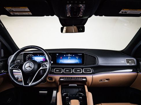 Used 2024 Mercedes-Benz GLS 580 4MATIC image 25