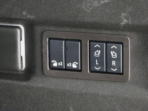 Used 2024 Chevrolet Suburban RST w/ Luxury Package image 32