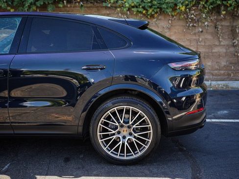 Used 2023 Porsche Cayenne Platinum Edition image 6