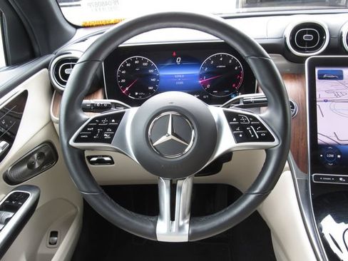 Used 2023 Mercedes-Benz GLC 300 4MATIC image 24