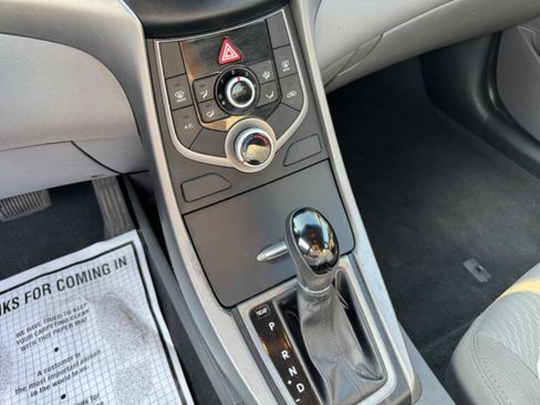 Used 2016 Hyundai Elantra SE image 18