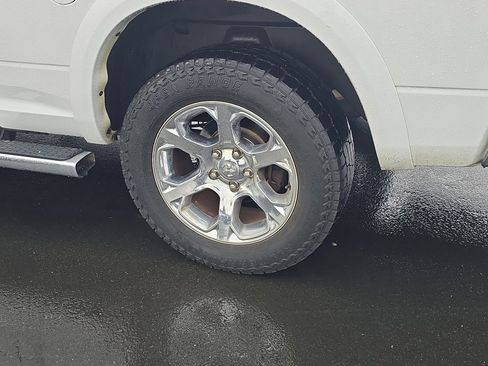 Used 2017 RAM 1500 Laramie w/ Convenience Group image 10