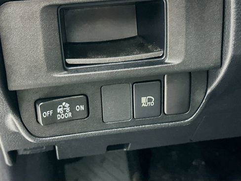 Used 2018 Toyota Tacoma SR5 image 15