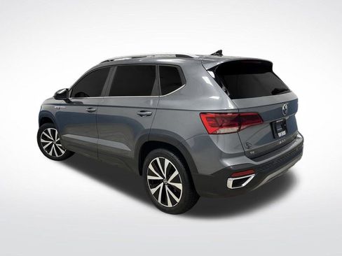 Used 2022 Volkswagen Taos SE w/ IQ.Drive SE Package image 3