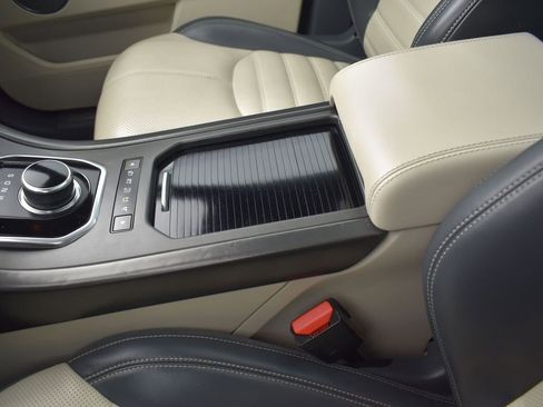 Used 2019 Land Rover Range Rover Evoque HSE Dynamic image 17