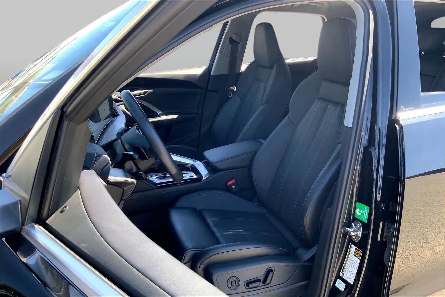 Certified 2025 Audi Q5 Premium Plus w/ Premium Plus AWD/4WD image 8