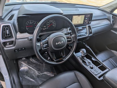 Used 2023 Kia Sorento S image 10
