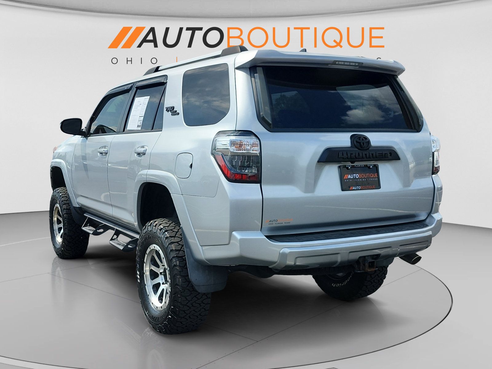 Used 2018 Toyota 4Runner TRD Off-Road AWD/4WD image 3